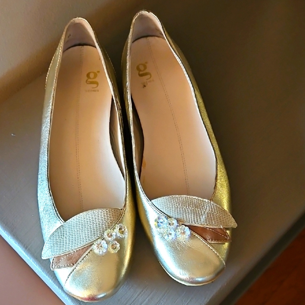 G. SERIES NIKE AIR GOLD EMBELLISHED FLATS sz 7.5